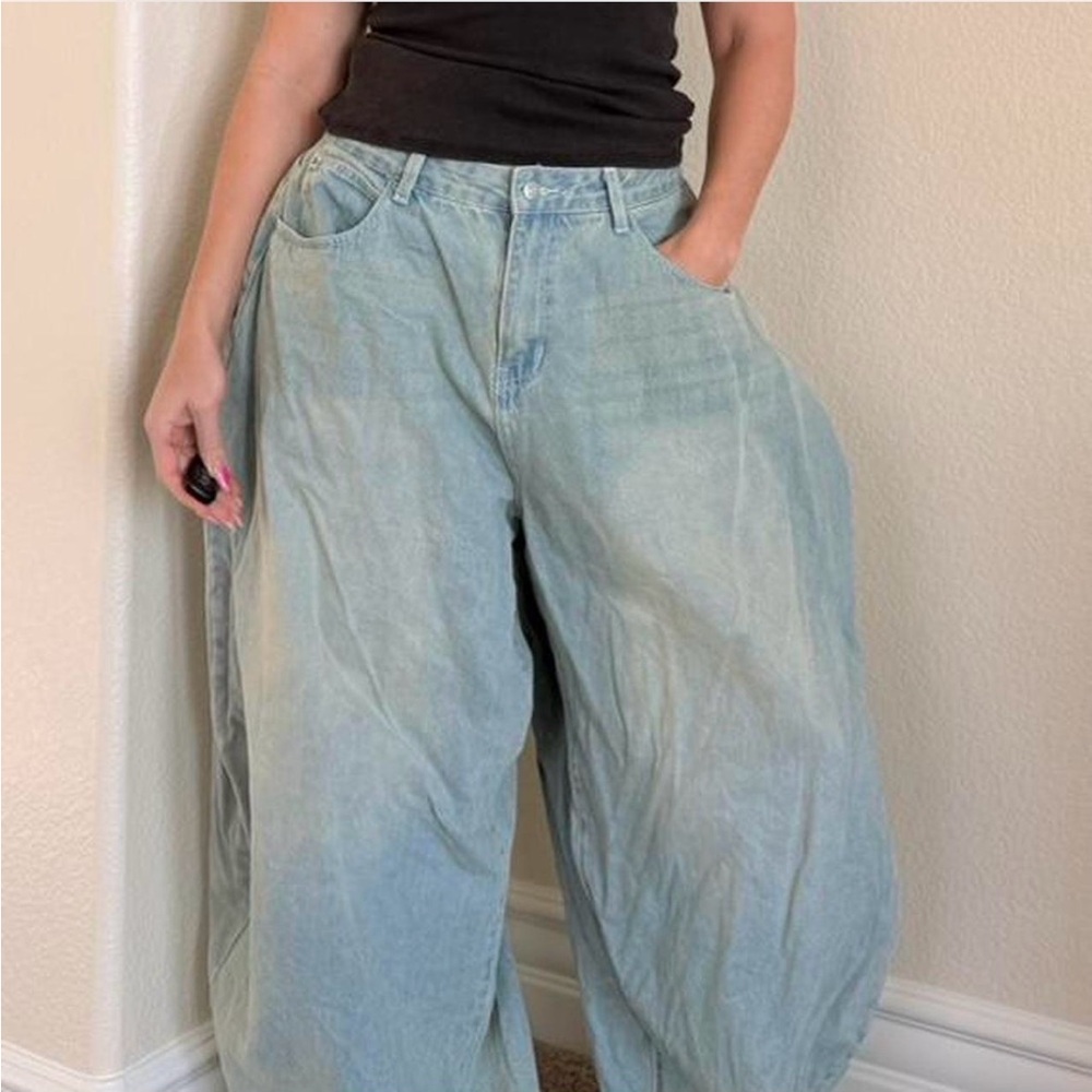 SHEIN Light Wash Wide Leg Jeans